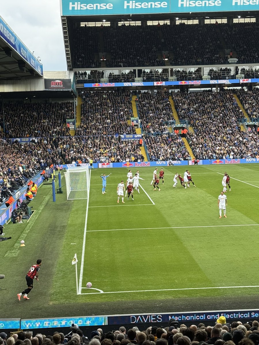 Football, bloody hell 🇬🇧⚽️💪

Champions League (Manchester City vs Napoli)

Championship (Leicester vs Coventry)

EFL Cup (Liverpool vs Southampton)

Premier League (Leeds United vs Bournemouth)

Big thanks to everyone I had the chance to share this experience with 🤝.
