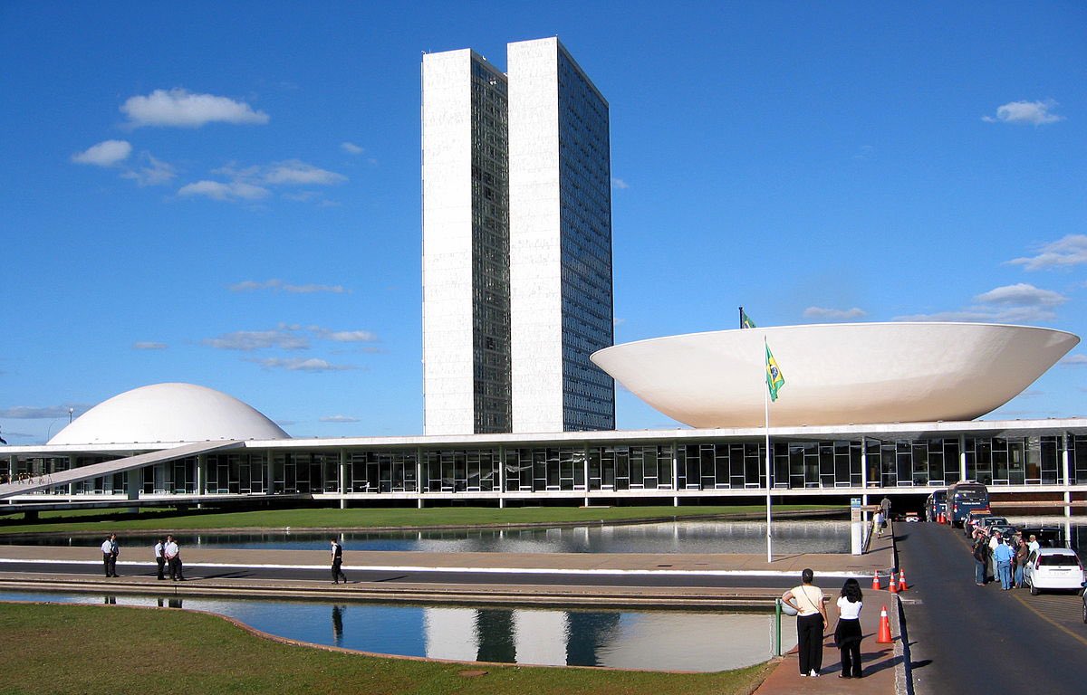 pedrorousseff's tweet photo. SEMANA HISTÓRICA ✅✅

Essa semana o presidente Lula vai CUMPRIR sua promessa de campanha ISENTANDO EM 100% os trabalhadores que ganham até R$ 5 MIL. 💴💴

- Vamos ficar de olho 👀 nesse CONGRESSO INIMIGO DO POVO! 

MOBILIZAÇÃO MÁXIMA!!! 🇧🇷💪🔥 https://t.co/vALb8drkSK