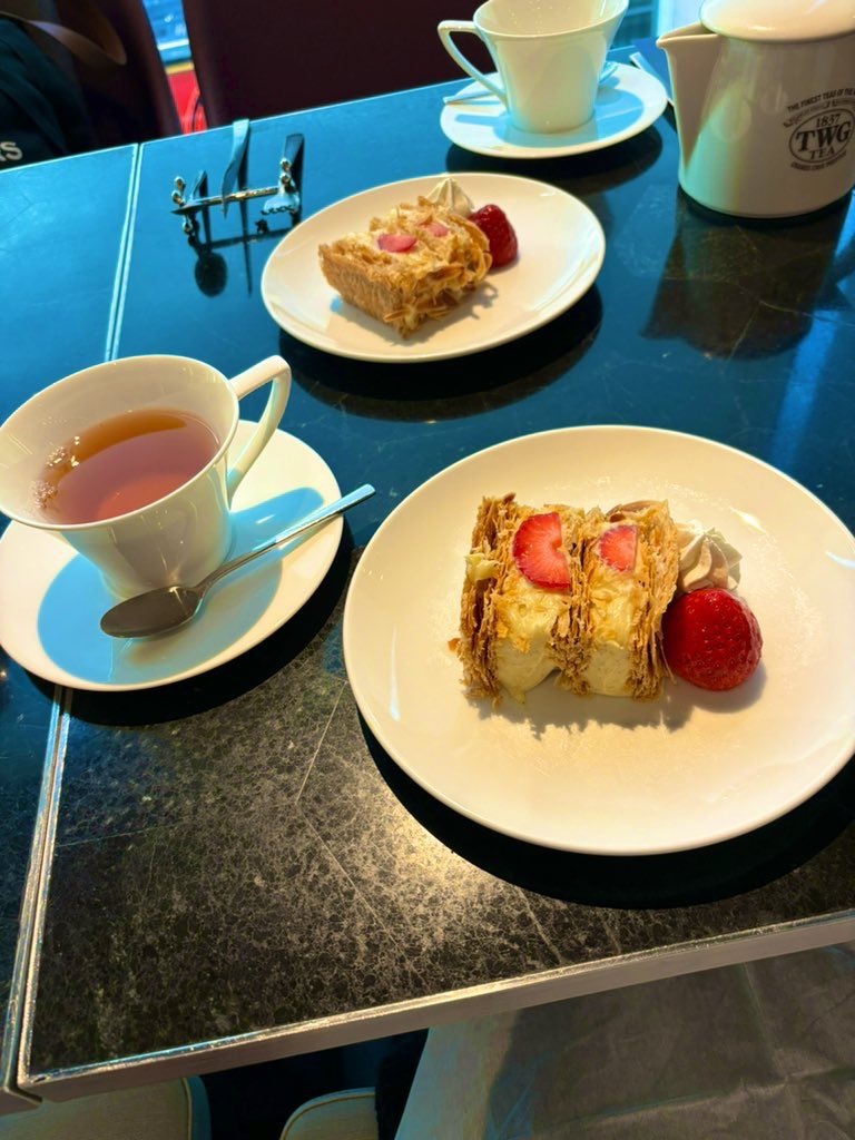 ryota__ka's tweet photo. 担当さんと打ち合わせに行ってたくさん話しさせていただいた…！！豪華すぎて恐れ慄いていた…がんばります…がんばります… https://t.co/k1mNv3pd2M