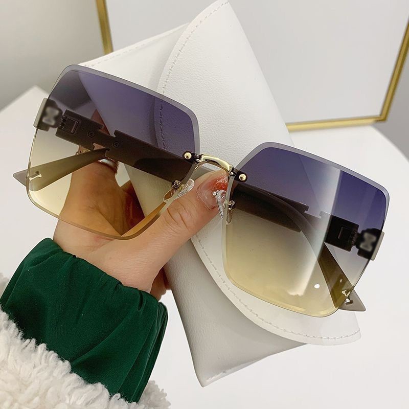 ImuNusrat555's tweet image. Shade your eyes, upgrade your style. 😎

Fresh stock of the coolest sunglasses is here! Don't miss out on the perfect pair.

🛒 Shop Now &amp;amp; Get 10% OFF!

Link in the first comment

#SunglassesSale #NewShades #StyleUpgrade #sale #flashsale #Sunglassesbd #bdlifestyle