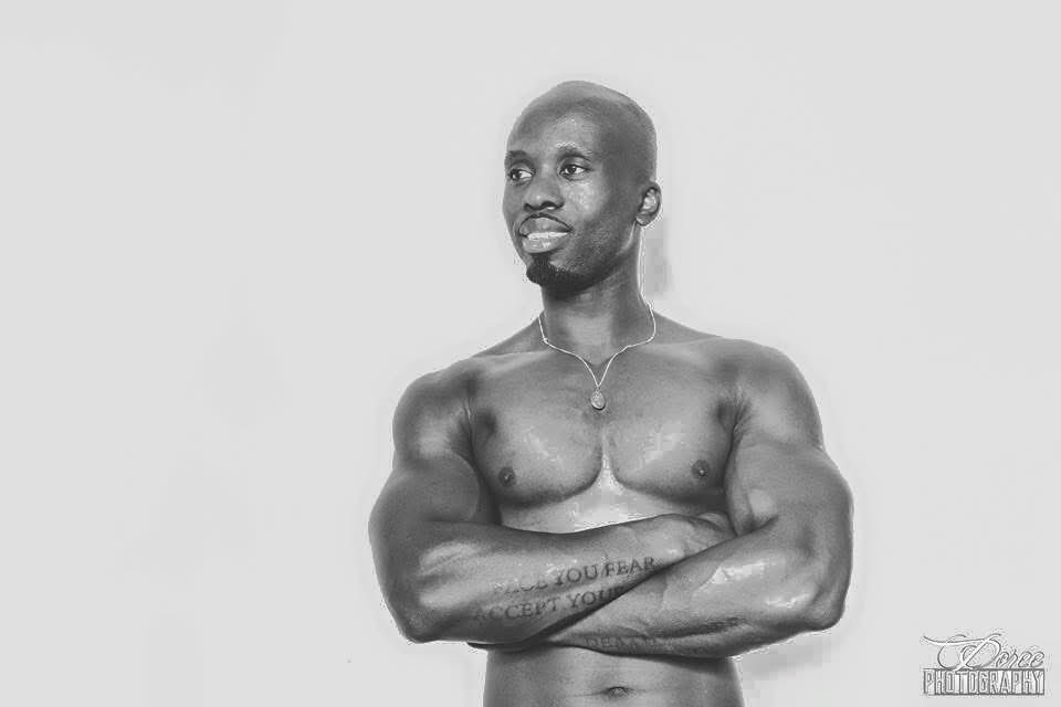 De sterkste atleten tillen niet alleen gewichten, ze tillen hun gedachten. Discipline is de hefboom.

#MindsetMonday #PeakPerformance #BasicBlack #AthleteMindset