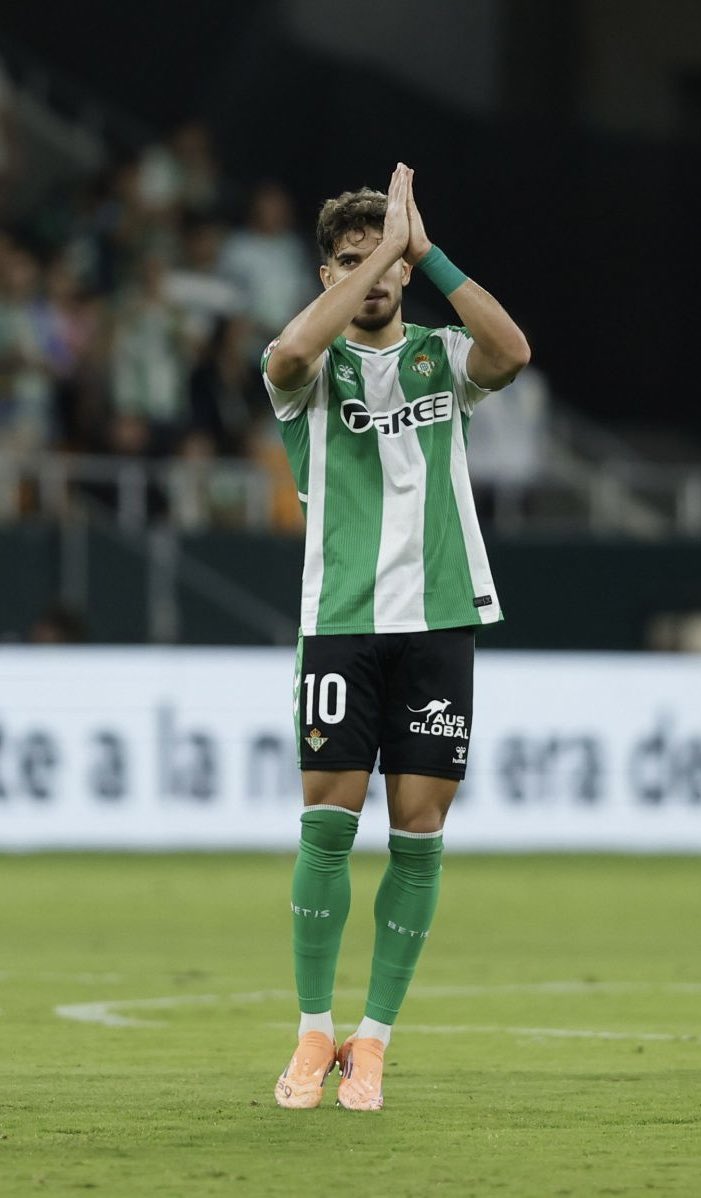 Chimy Ávila: cuatro temporadas y media en Osasuna y así celebró su gol en El Sadar la campaña pasada con la camiseta del Betis en su regreso a Pamplona.

Ez Abde: una temporada en Osasuna y así reaccionó anoche tras marcar gol a su exequipo.

Diferencias.