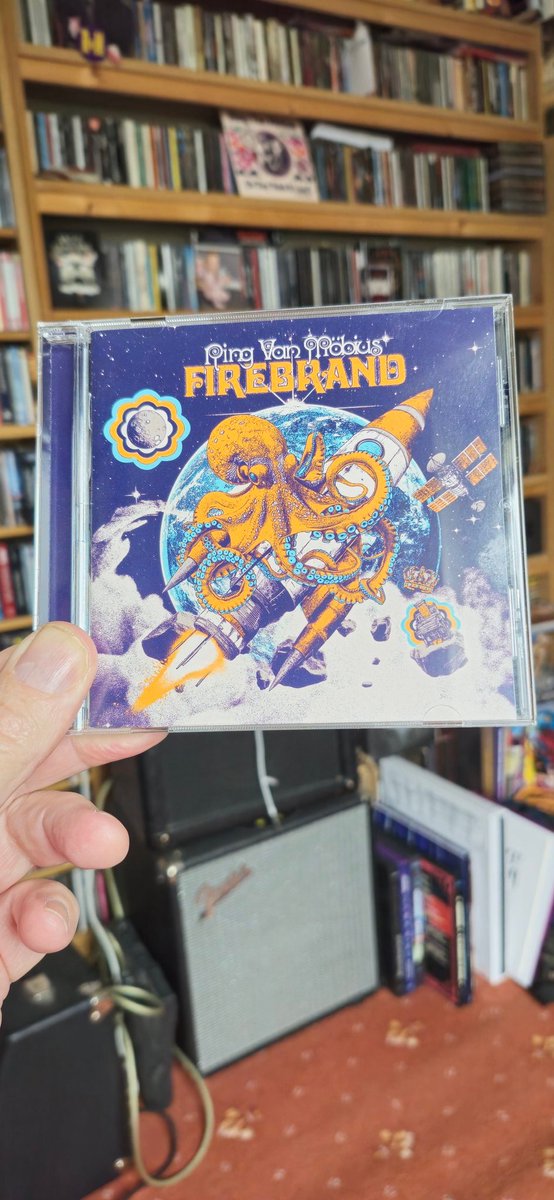 Just arrived, final recording from these early 70s influenced Proggers. Never got to see them live which is a pity.
#RingVanMöbius