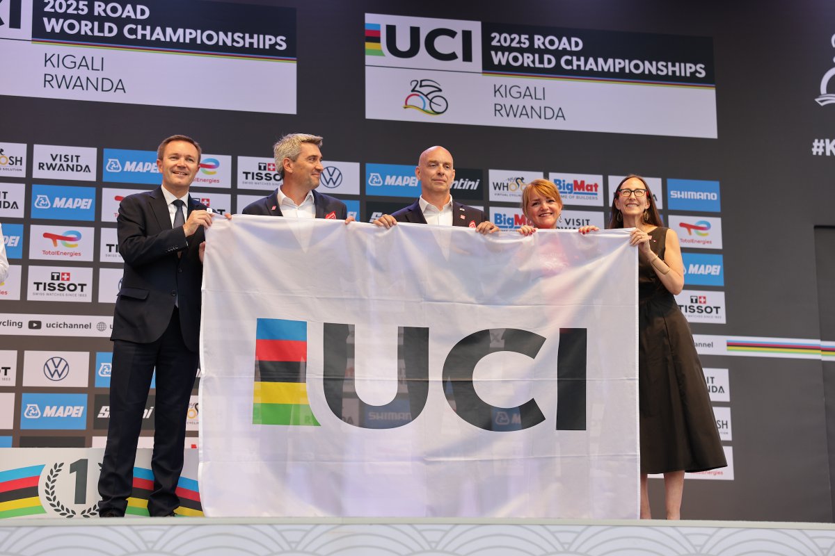 UCI_cycling's tweet image. From #Kigali2025 🇷🇼 to #Montreal2026 🇨🇦

The baton has been passed. See you next year in Canada!

📸 SWpix