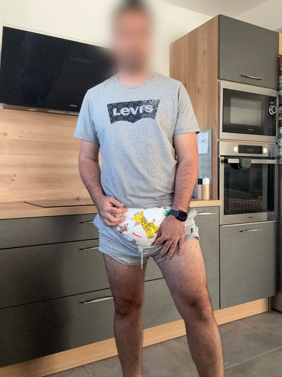 ExposedBabyboy's tweet image. Oops… 👕➡️🍼 No matter how I dress, my diapers always peek out 🙈 One tug on these shorts and everyone sees the baby underneath 👶💦 #ABDL #Exposed #DiaperHumiliation #submissive #Diaperinpublic #NSFW #Kink #Fetish
