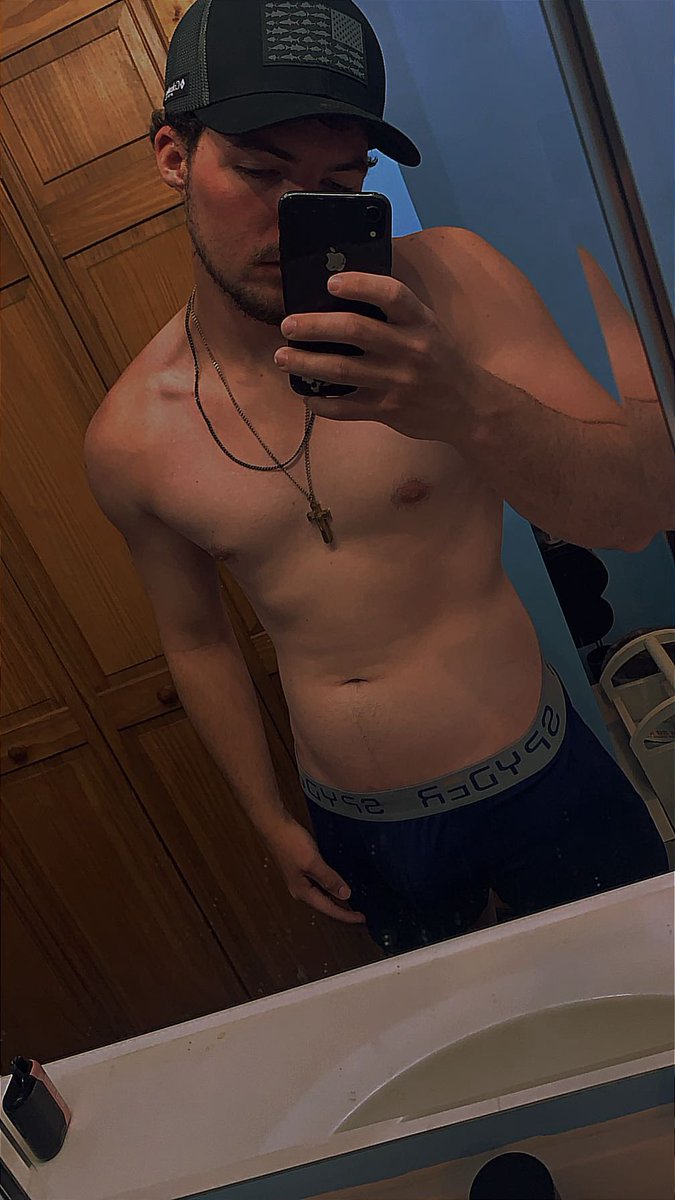 RedneckO2's tweet image. Gonna keep posting till my OF BLOWS UP LOL link in bio it’s getting really wet on my page