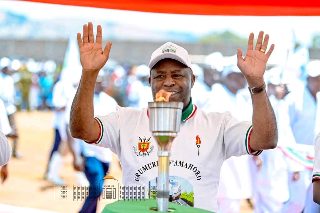 Burundi_senat's tweet photo. #Burundi; Accompagné de ses Vice-Présidents, le Président du @Burundi_senat, Très Hon. Gervais NDIRAKOBUCA, a participé à l'ouverture officielle des activités de la caravane du Flambeau de la Paix, 19ème Édition, rehaussée par la présence S.E @GeneralNeva, à #Cankuzo, #Buhumuza https://t.co/tWVl1MvQ9f
