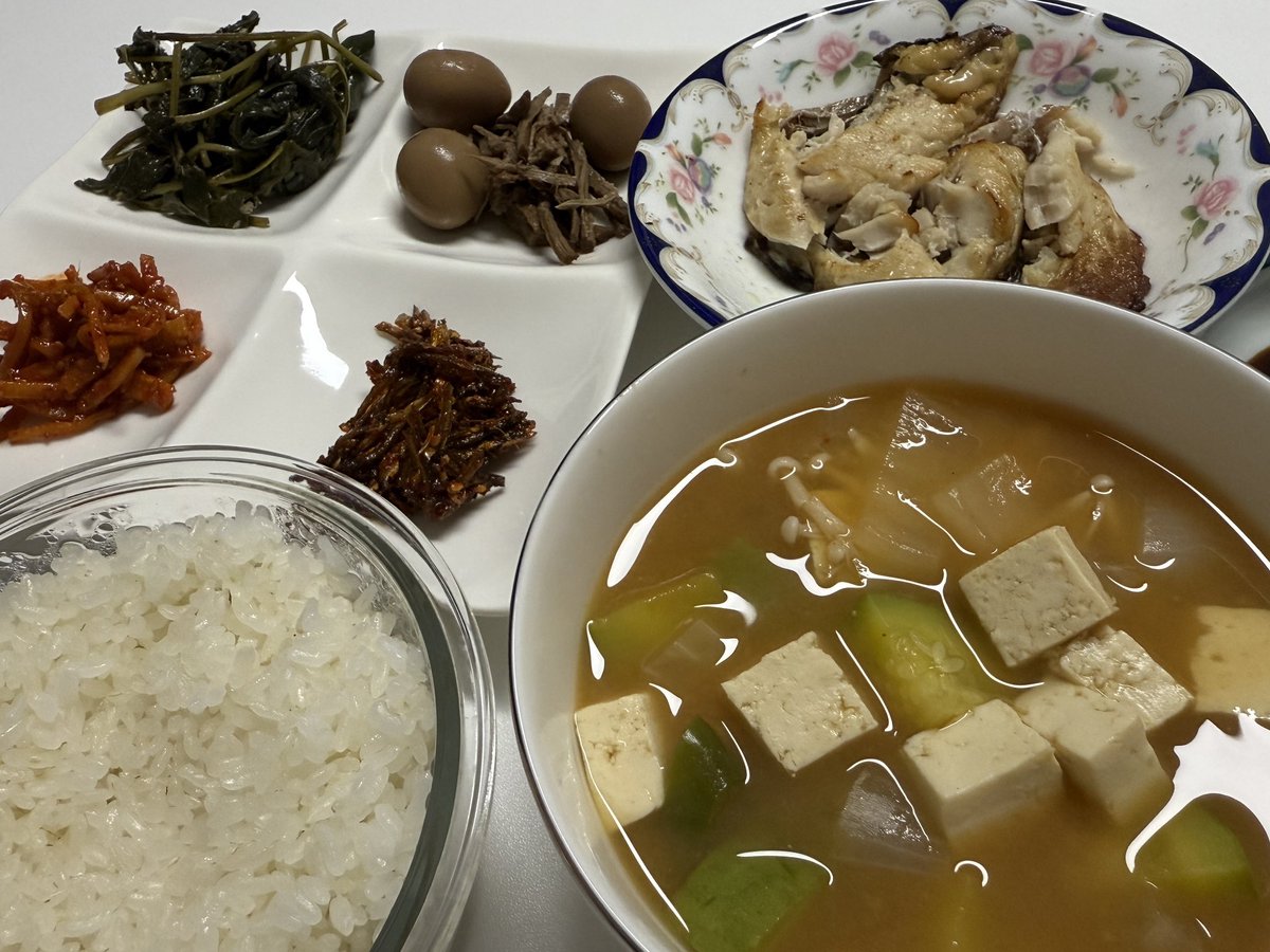 나 잘 먹는다구👍ㅋㅋㅋㅋㅋ
월요일두 고생했어 식구들아아🩷