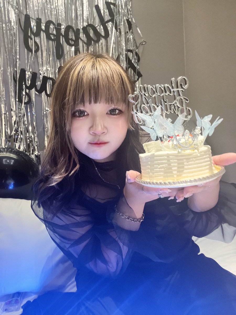 大好きな後輩ちゃんが誕生日サプライズしてくれた！
いい後輩を持ったよね💕︎

サプライズって滅多にされないから嬉しすぎた！
 #日常垢さんと繋がりたい 
 #日常垢