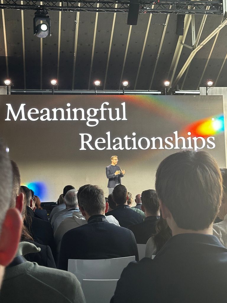 master_of_code's tweet image. As promised, a few takeaways from #Wave2025 by @parloa_ai from Olga Grom:
🔹 AI is moving from a side project to a business core
🔹 Tap, type, talk: clients expect one seamless experience
🔹 One big AI? Not likely. Smart, focused agents are the future
🔹 Scaling AI = tech + teams…