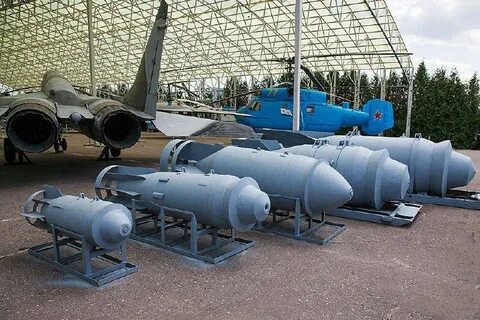 Russian Bomb Types in the War

The Russians use several types of bombs in the Russo-Ukrainian war, and there’s often confusion about what they actually are. Let’s break down the main families.

1) FAB — the unguided general-purpose bomb
This is the most commonly mentioned type.