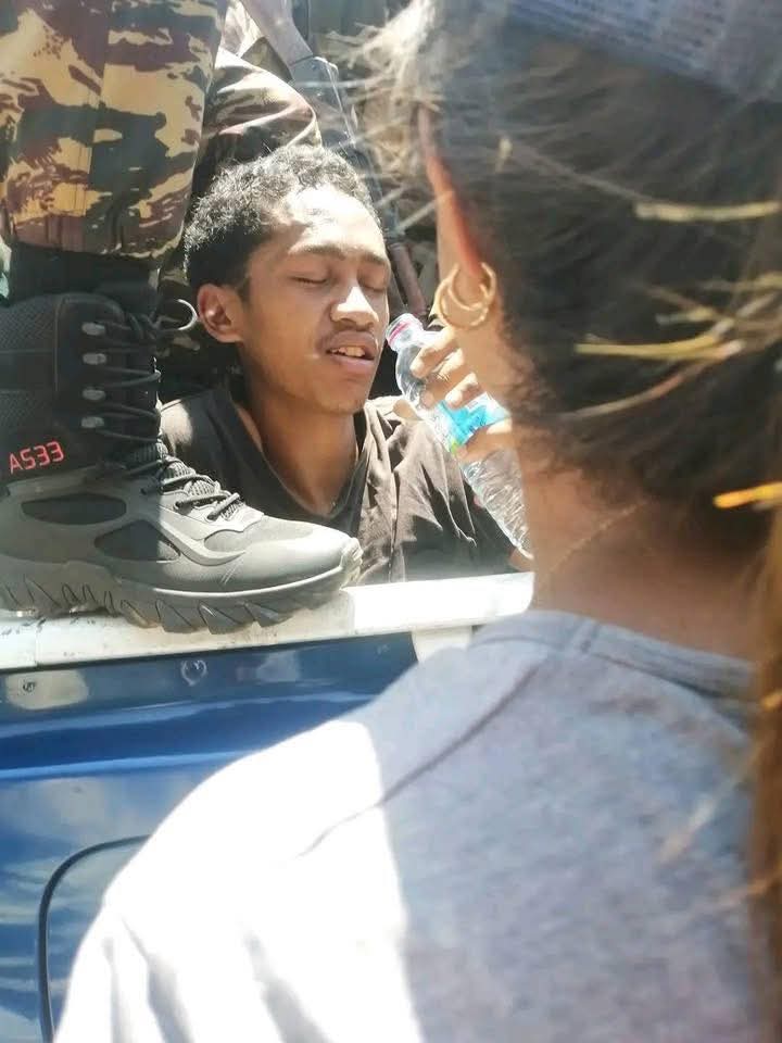 iskream_23's tweet photo. 🇲🇬🏴‍☠️ This is how young people who claim their fundamental rights are treated in Madagascar. Even dogs are better treated. #Madagascar https://t.co/eDyGqQ2epL