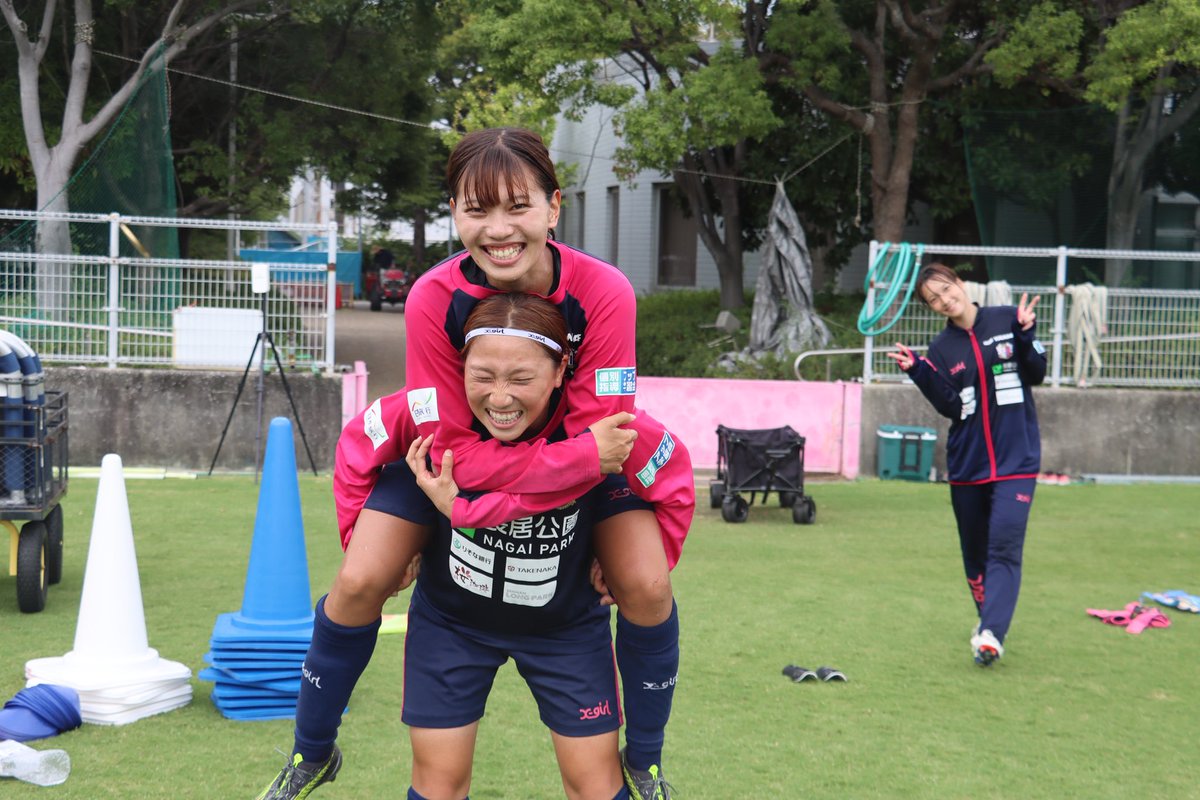 今日はまひの誕生日を祝った時の写真

もう9?10?年目の仲ですがまぁまぁ仲良しです
これからもよろしくね

後ろに誰か映ってる、、

#うりぼう写真展