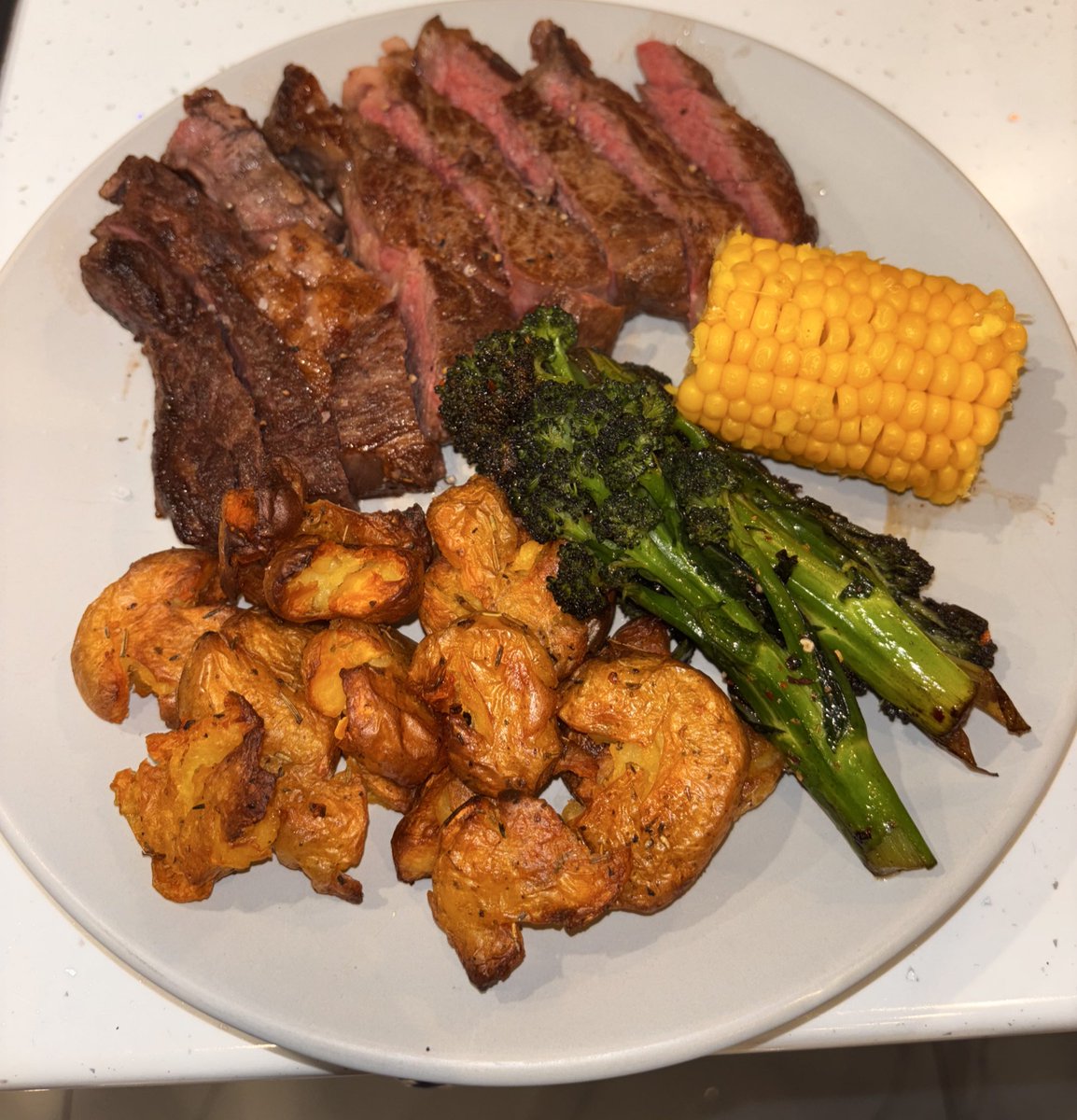 pclfc8's tweet image. Cooked some steak on Friday. Can’t stop thinking about it…
