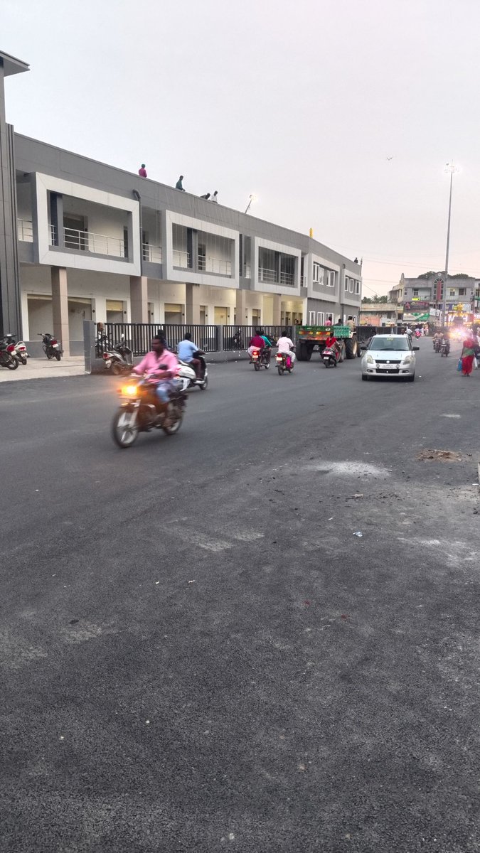 Tvrdevelopment's tweet image. Thiruvarur Old bus stand post renovation inaugural likely at Oct 1st.

Road laying works and finishing works are on full swing.