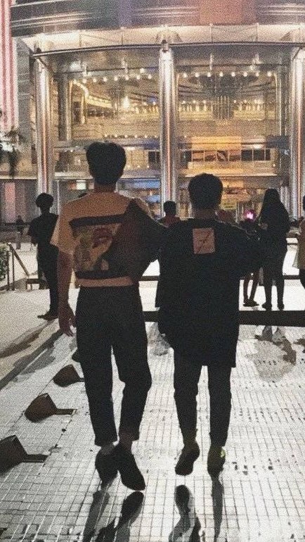 jmplshart's tweet photo. "how is he?"                 "he's still with me" https://t.co/fLm440UHrv