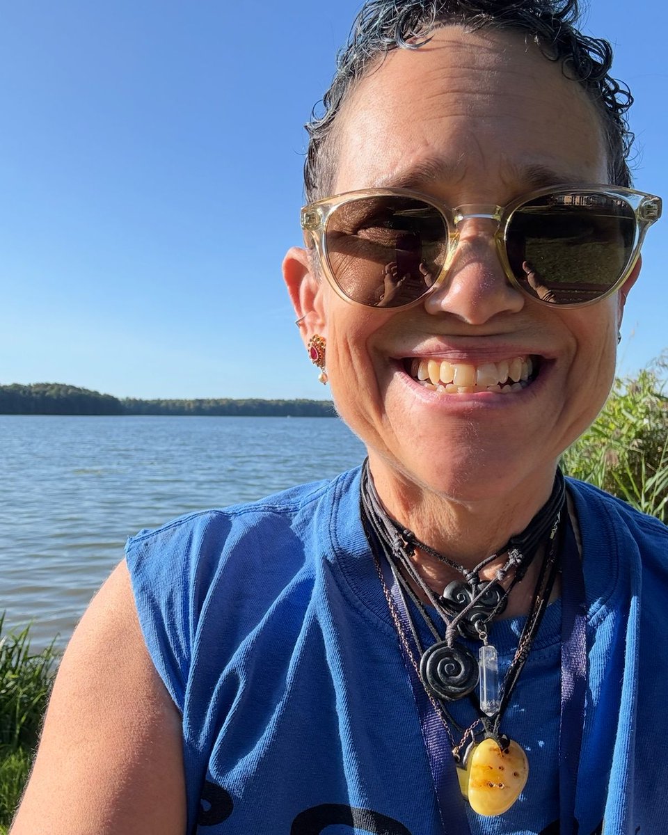 LisaKohnWrites's tweet image. feeling the possibility, joy, love and excitement inside me

to remind us all to love ourselves #FirstMostAlways

joy is a choice - focusing our intention, noticing the beauty

how do you find and create joy? let’s start a movement

#findjoy #createjoy #soreadjoy #loveyourself