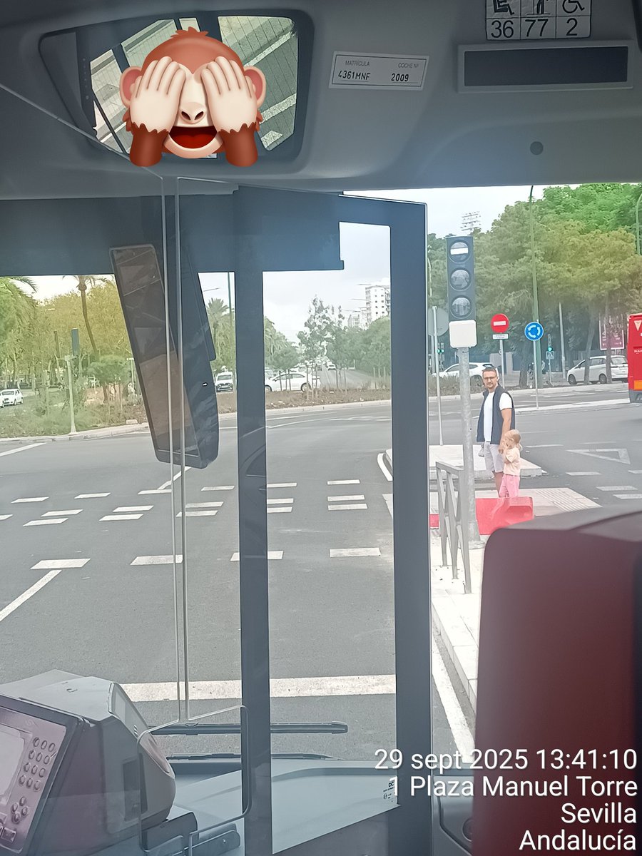 En casi todos los cruces el bus se para.

En casi todas.

Aquí en concreto llevábamos 2 minutos