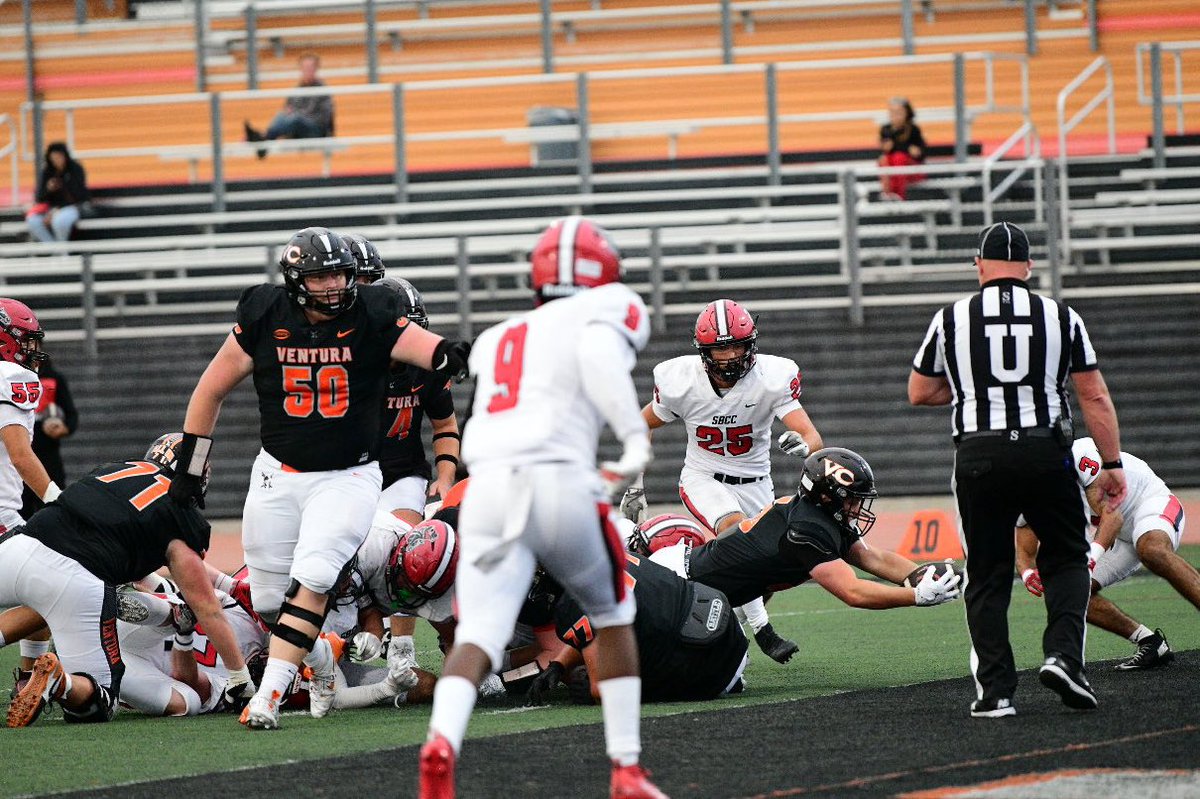 JUCOFFrenzy's tweet image. 2026 (Ventura CC) JUCO RB @KoenGlover rush for 119 yds on 4 carries &amp;amp; 2 TDs against Santa Barbara CC