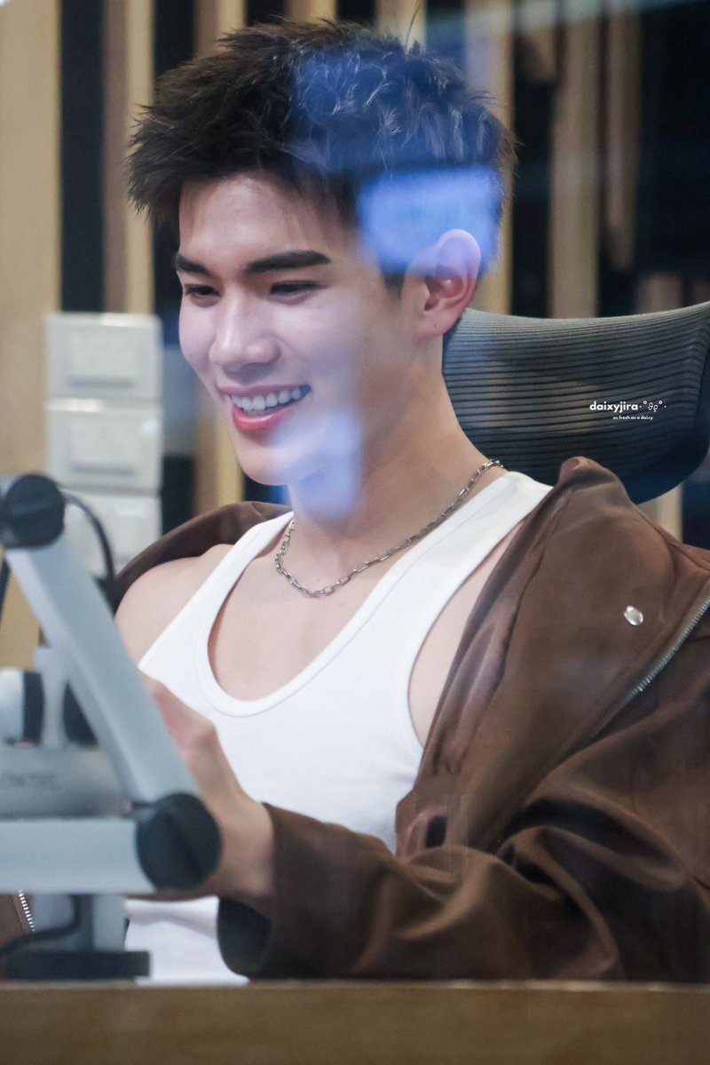 daixyjira's tweet image. 𓏳 29092025 🗓

ดื้อมากกกกก จะถอดเสื้อออกให้ได้ ୧ ‧₊˚🫣😤

ARTIST FOURTH PRESS TOUR
❥ #SideToSideFourth_Presstour
❥ #Flex1045xFOURTH_SideToSide 
❥  ◜@tawattannn ◞ ♡︎
❥ #Fourthnattawat ; #โฟร์ทณัฐวรรธน์
