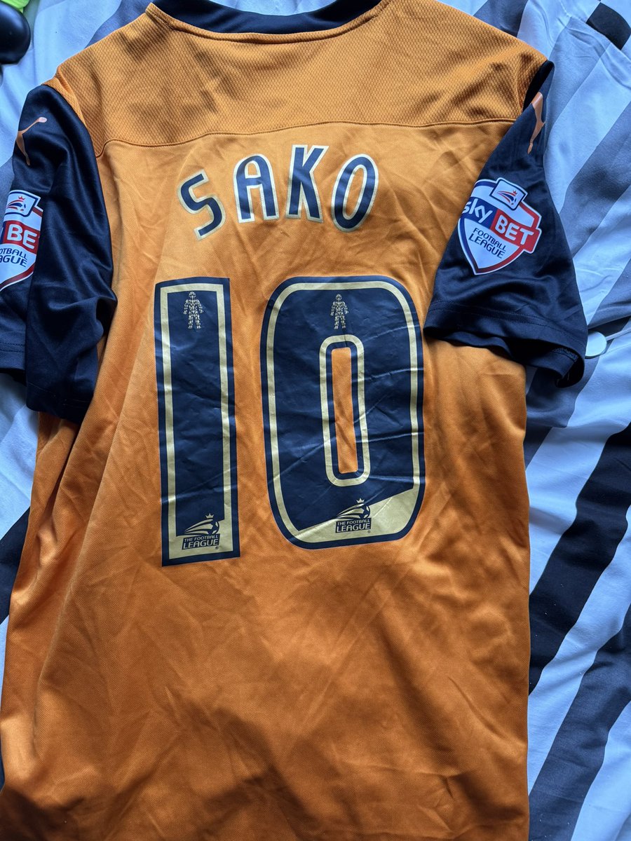 Not a bad delivery to receive in the post - Replica shirt of One of my all time favourite wolves Players &amp; Warra player he was for us! <a href="/sakobakary26/">Bakary Sako</a> 🐺