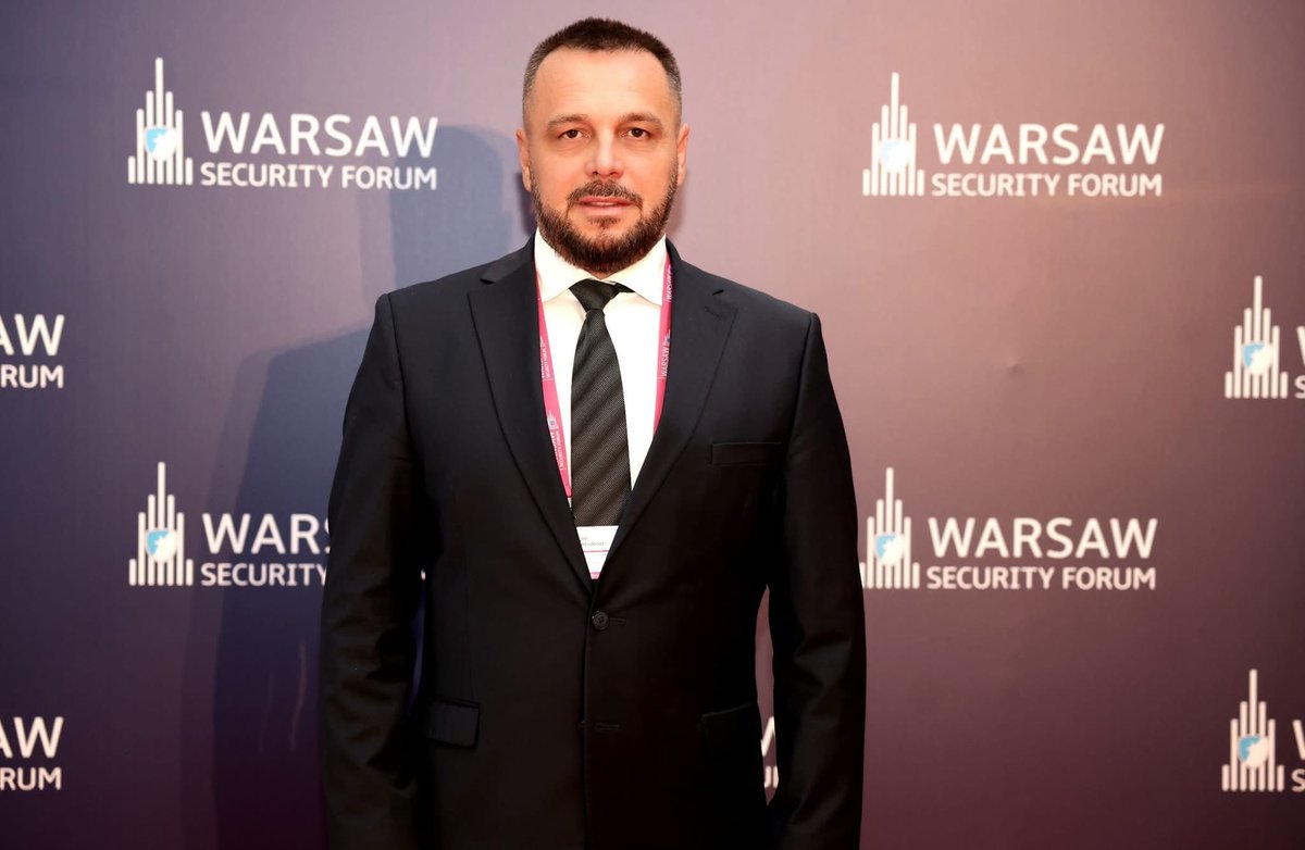 DSGashiRKS's tweet image. Minister @EjupMaqedonci begins his visit in Poland to speak and take part in @WarsawForum 2025. Freedom is never free and #DividedWeFall indeed, so #Kosova is here as part of a strong and united Europe of solidarity, in partnership with Poland. #WSF2025