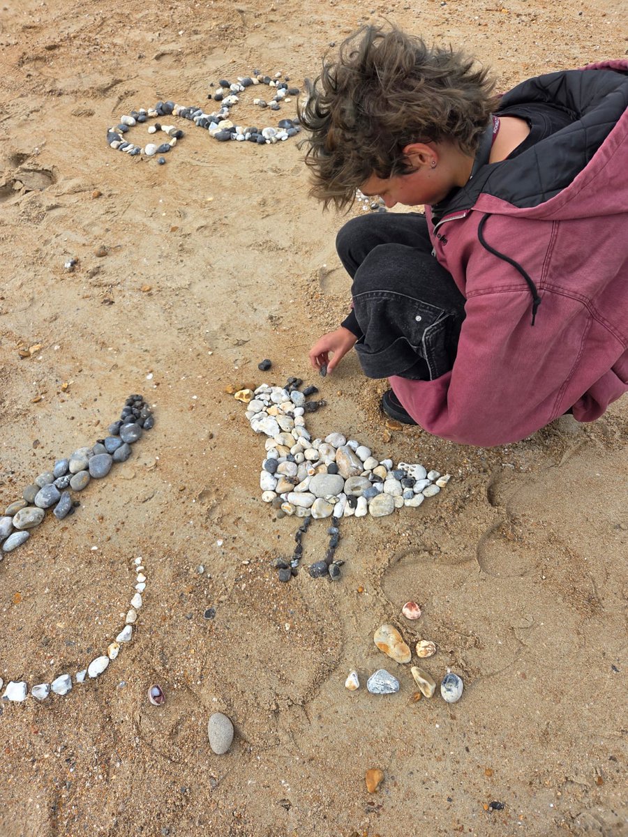 WokingCollege's tweet image. 🎨 Our Year 12 Visual Arts students enjoyed a creative day in Brighton with beach workshops in drawing, painting, textiles, photography &amp;amp; more 🌊☀️

#WokingCollege #VisualArts #Brighton #CreativeLearning

@wokingcollege