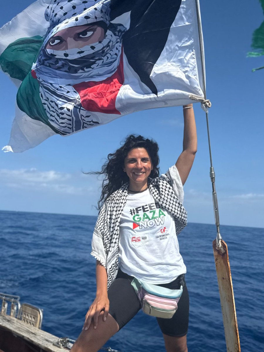 PeriodismoDeIzq's tweet photo. ⭕ La Flotilla Global Sumud atraviesa horas decisivas rumbo a Gaza. Ante cualquier ataque del sionismo, movilizamos a Plaza de Mayo ¡Todos los ojos en la Flotilla! https://t.co/9EOFHt3XQT