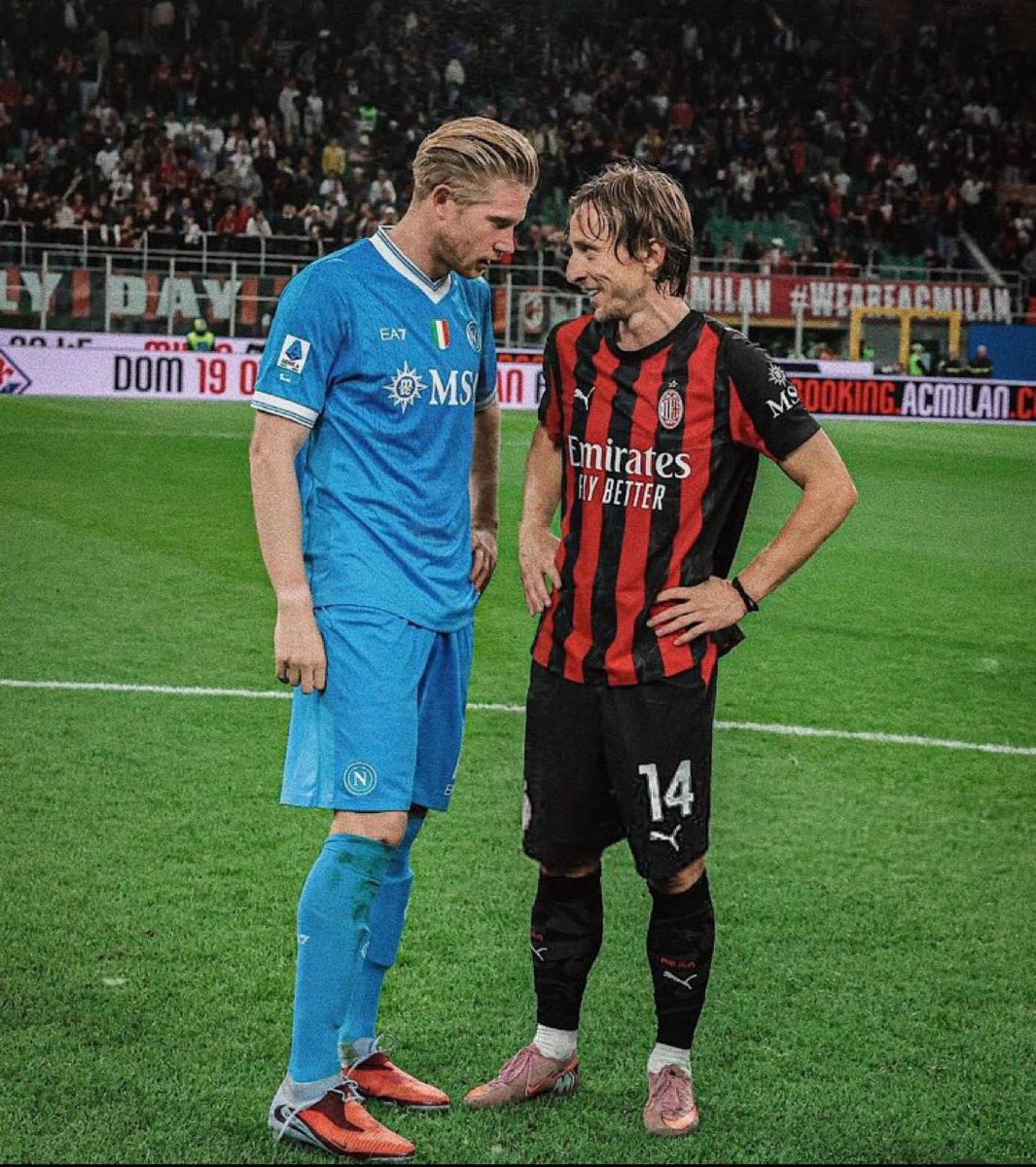 sajadTranslator's tweet image. الصورة التي سيتانقلُها ويُغرد بها المغردون بعد 15-20 سنة من الآن بكثرة وتصبحُ ترند