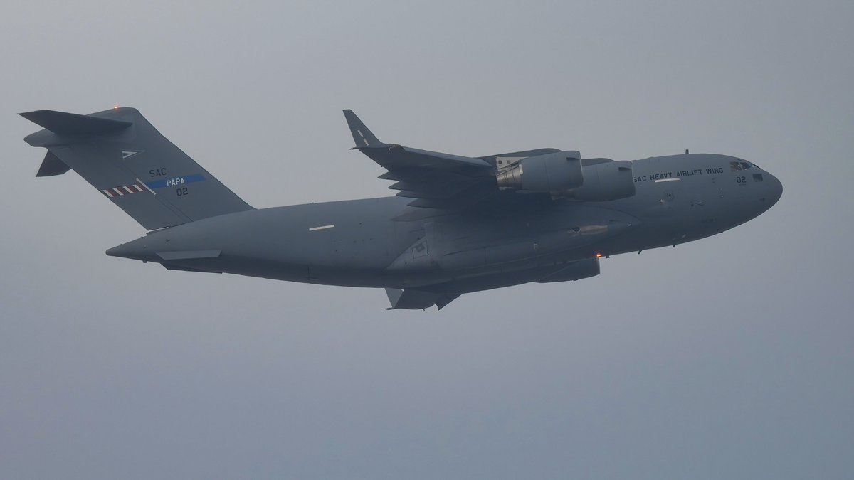 🇩🇪German Air Force Airbus A400M-180  54+50 as flight #GAF132  

Strategic Airlift Capability (SAC) / Heavy Airlift Wing Boeing C-17A Globemaster III SAC 02 as flight #BARTOK13 (EHEH -&gt; LQSA)

#NLspot #garden