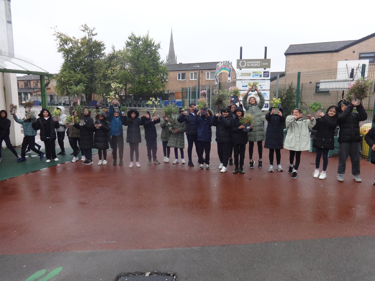 Rooting for you! Big thank you to <a href="/BentsGardenHome/">Bents Garden & Home</a> for their generous donations to The Valley Community Garden. Their plants have now been bedded in (despite the weather!). 
#science #pshe