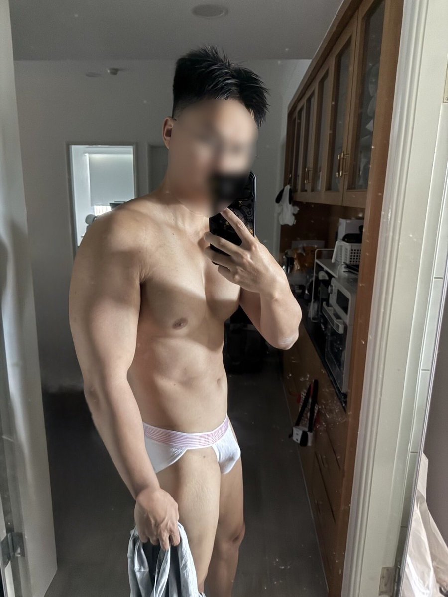 bigdick_teacher's tweet photo. 雙十連假 x 白色煙火 🤍
福利放送 x 非拍攝場 😍
肌肉man零的煙火綻放多人趴

揉著他巨大的胸肌 💪🏻
和他低沈雄性淫叫 🥵
一起施放國慶煙火 🈵

時間：10/12（日）1300
地點：台中北區麥當勞崇德店附近
歡淫：猛1️⃣、偏1️⃣、不分報名
參加條件：
1.身材壯、勻稱、瘦皆可
2.皮膚乾淨無症狀、洗淨身體
3.可無套 請斟酌自身健康狀況
4.禁止使用非法藥物
5.活動不收費

⬇️報名請填寫谷哥表單⬇️私訊不回
https://t.co/eexM0Ldm1j