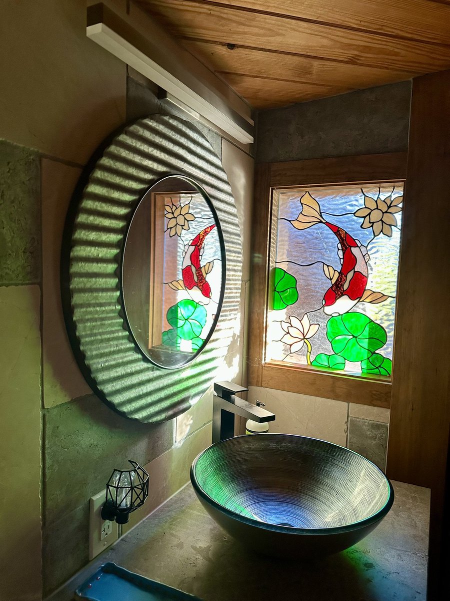 Good Monday morning. The sun is doing its thing. Enjoy!