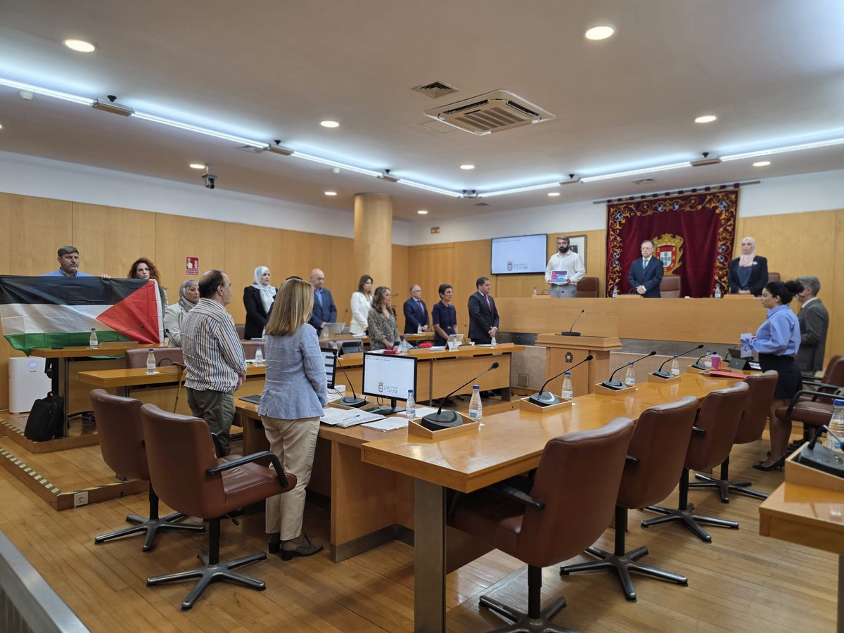 #ceuta Hoy, la Asamblea ha guardado un minuto de silencio por las víctimas de #Gaza. Seguimos denunciando el #genocidio y reivindicando una #Palestina libre de ocupación.
