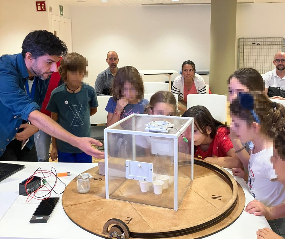 👉El passat divendres vam ser al <a href="/CosmoCaixa_CAT/">Museu de la Ciència CosmoCaixa</a> a  Barcelona per la #NitRecerCat25!

🙌L’ <a href="/IREC_Energia/">IREC</a> hi va participar amb activitats speed dating, un taller i converses amb investigadors internacionals

👉 Més detalls: irec.cat/ca/press-socie…
#IREcoutreach <a href="/iCERCA/">Centres CERCA</a>