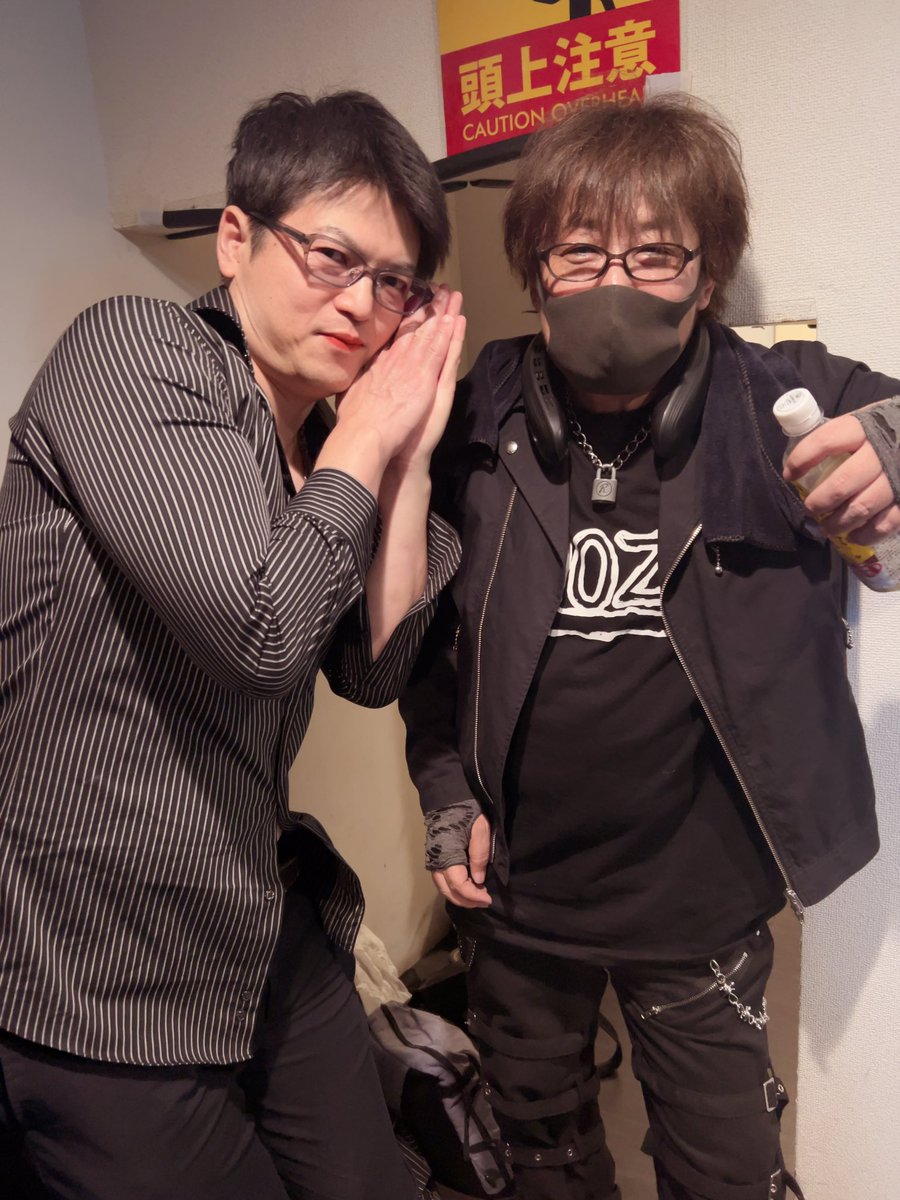 harumochikey's tweet photo. The☆失礼sのお2人(冗談ですネタです、大変お世話になりました、お疲れ様でした！)

出禁案件(あんりっぴ通報よろ)
・かるびさん某R氏を見つめながらマコロンさんの・・・以下自粛
・ステージ前に「かるび生誕祭にお越しくださりありがとうございます」と言わされたw
・『ド』が増えてた(27日気付かずにキャンクロツーマンで楽器使用してたw)
・終演後手を離してくれなかった
・某R氏がケーキ食逃げ

 #カルビタン常備2025
 #かるびっぴは出禁
 #ケーキ食逃げ500万円請求
 #元代表だけど代表