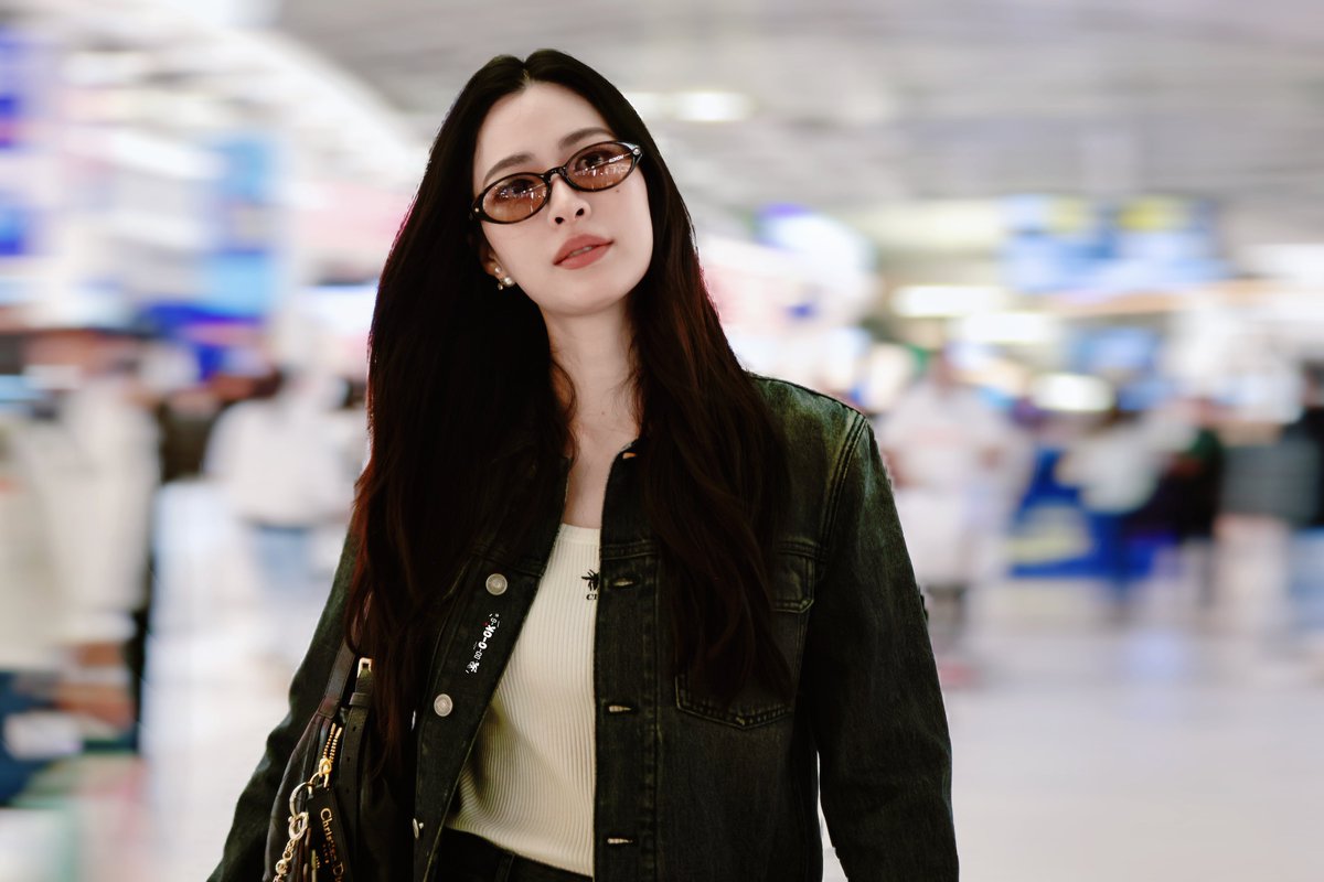 doglasses511's tweet photo. 【250927】BKK 🛫

😎

LINGORM FLY TO DIORSS26
#LingOrmDiorAirportLook
#linglingkwong #DiorSS26
#pfw 
@Dior @linglingsirilak https://t.co/mBrxJUZbxO