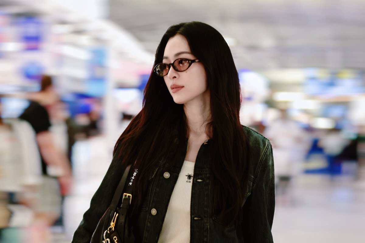doglasses511's tweet photo. 【250927】BKK 🛫

😎

LINGORM FLY TO DIORSS26
#LingOrmDiorAirportLook
#linglingkwong #DiorSS26
#pfw 
@Dior @linglingsirilak https://t.co/mBrxJUZbxO