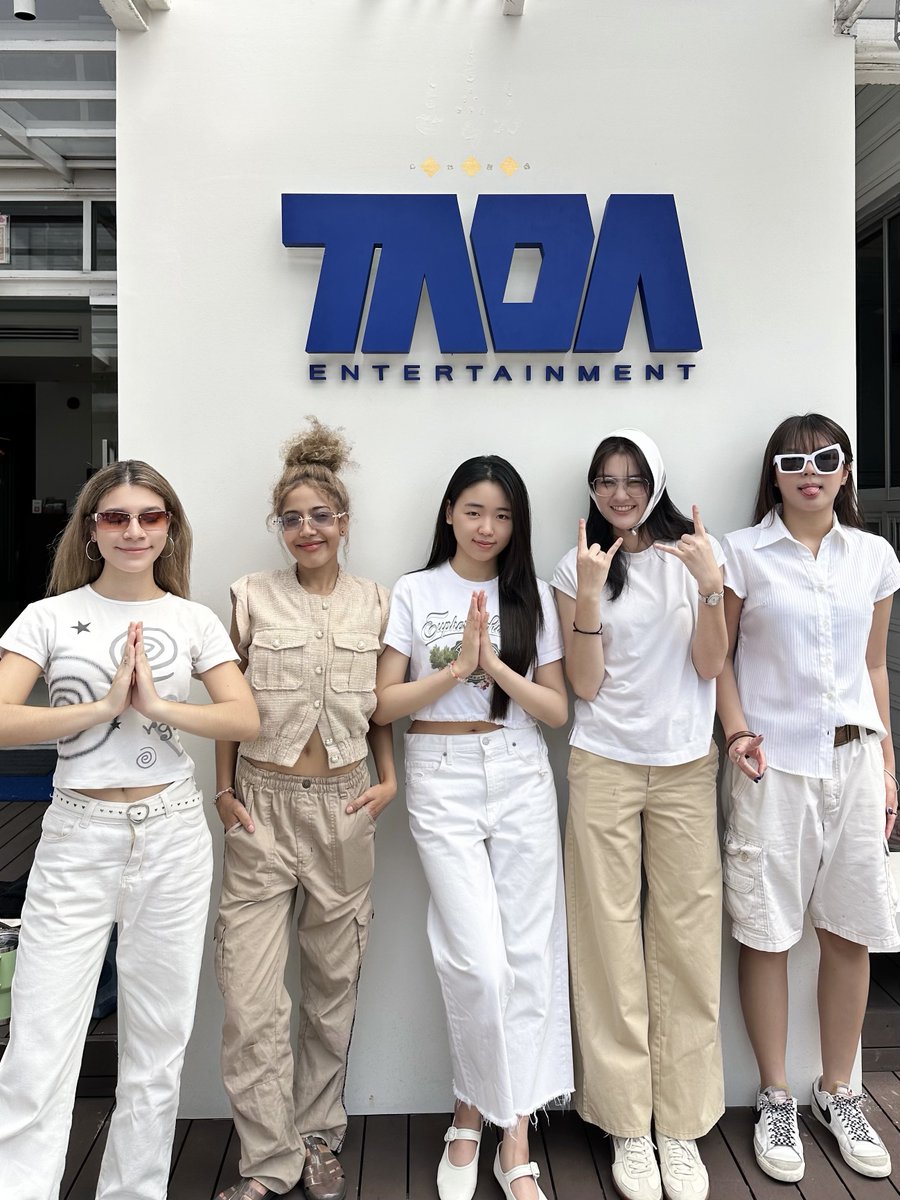 mxfruit_ilylab's tweet photo. สุขสันต์วันครบรอบ 3 ปี #TADAEntertainment นะค้าบ บ้านของพวกเราเติบโตขึ้นอีกปีแล้ว ~ 💙🧡💐

#MXFRUIT
#ILYLAB https://t.co/GYiOHqNGZH