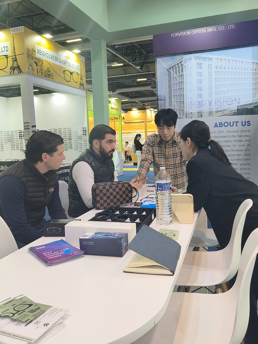 YINGCHANG_GROUP's tweet image. SILMO Paris 2025 is coming to a perfect close! ✨
Our booth was very popular.
Thank you to everyone who stopped by and made this event such a success. 💙

See you at the next show!

#SILMOParis #EyewearTrends #OpticalIndustry #chinafactory #eyewearmanufacture #Parisfashio