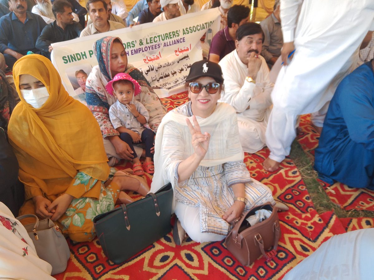 Hameeda37887242's tweet photo. Hunger Strike Camp, Press club Kotri.
#justiceForSindhEmployees https://t.co/bqIfCsy4A4