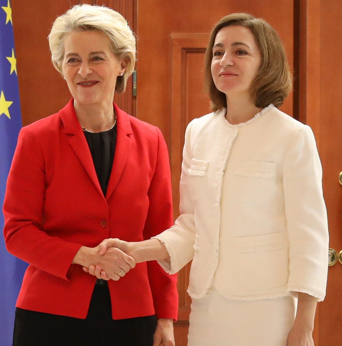 So, after being "neck and neck" in the Polls, Sandu "Wins" a majority by 0.1 Percent?

No Russian"interference" evidence is given, but the entire "Free" Pro EU media says it was "Massive" 

Meanwhile, hundreds of millions pumped into Moldovia from Brussels isn't interference?