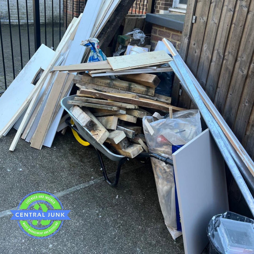 centraljunkltd's tweet photo. Another pile of building waste shifted ✅ Get yours and keep your project on track. Free quotes. Same day collection. 📞 Call/WhatsApp now – 020 3923 3679. 💻 https://t.co/Er58UhXjID https://t.co/KPLg69wJlU