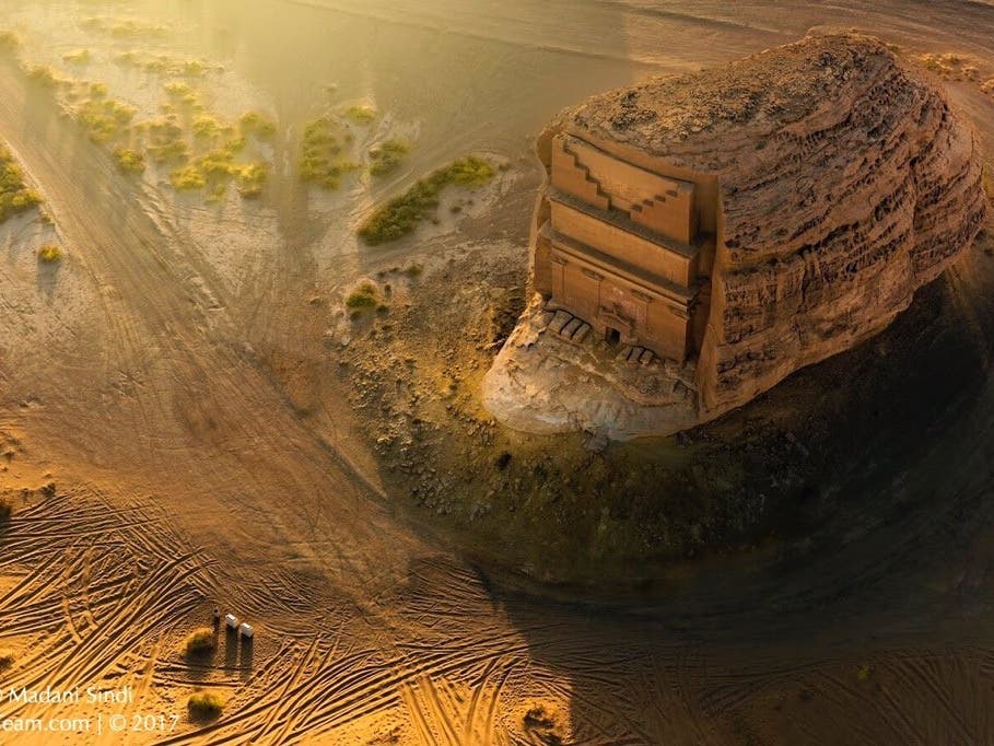 في صحراء الحجاز تقف الحِجر  مدائن صالح شاهدة على عبقرية الأنباط مقابر قصر الفريد ونظام مياه يصنع الحياة في الصحراء medium.com/@yousefjbein/الحِجرمدائن-صالح-الأنباط-قصر-الفريد-آثار-السعودية-التراث-العالمي-هيئة-التراث-اليونسكو-0ae87c553d9a
 #مدائن_صالح #AlHijr  #UNESCO #SaudiArabia