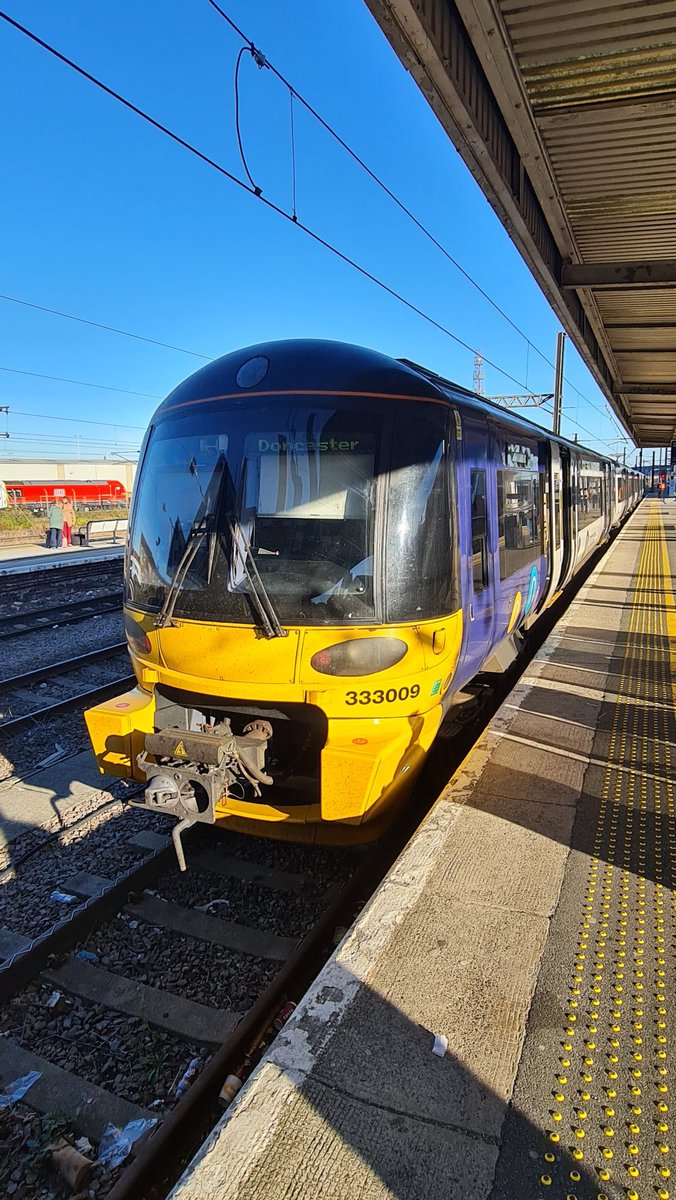 Shaun__92's tweet photo. Northern Trains 333009 forming 2B62 0926 Doncaster to Leeds #northerntrains #northern #allthestations #class333 #emu #caf #siemens #cafSiemens #doncaster #bentleysyorks #adwick #wakefield #wakefieldwestgate #leeds #monday #29th #september #2025 @northernassist https://t.co/MRPBsf9Nmm