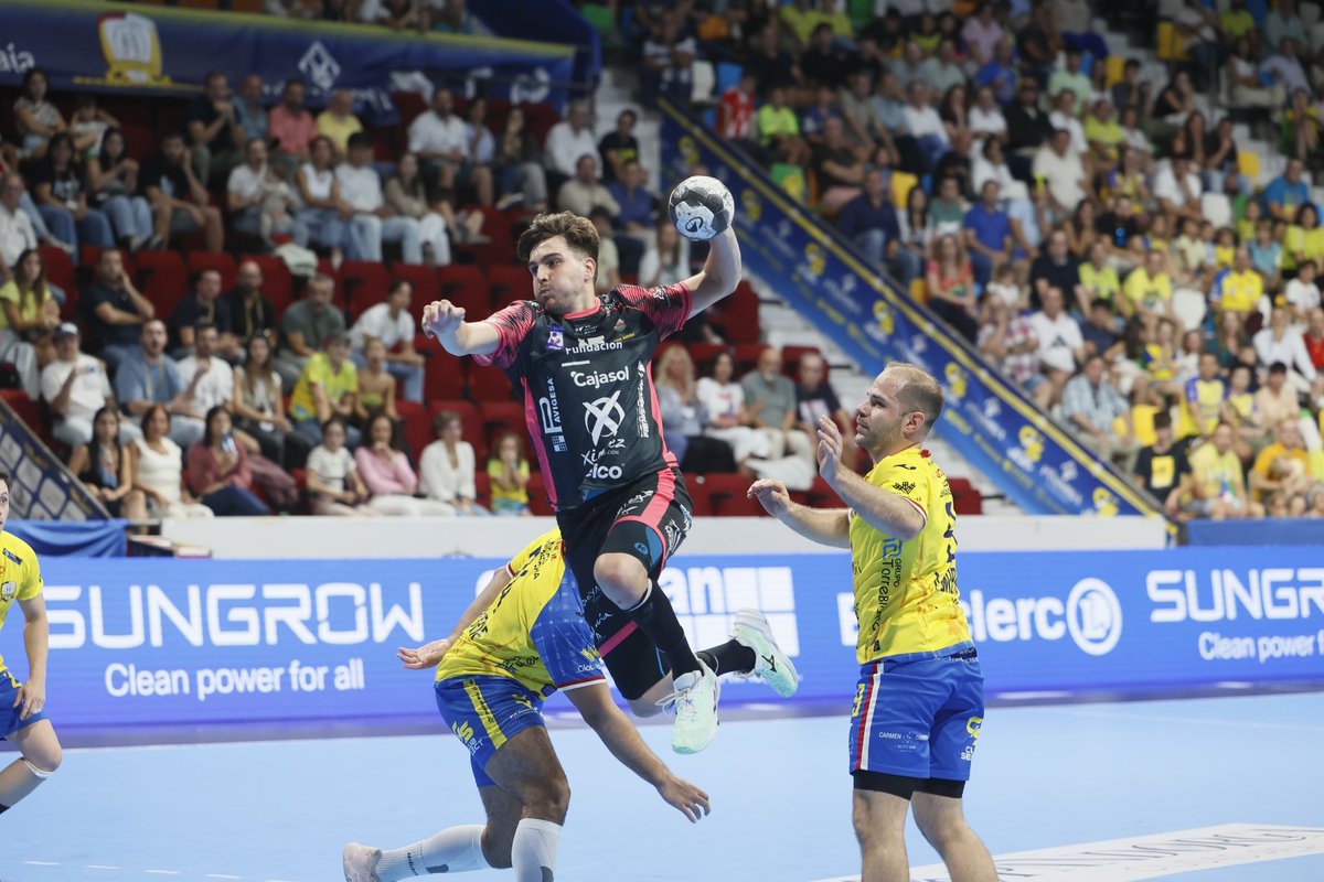 𝑭𝑶𝑹 𝑻𝑯𝑬 𝑮𝑳𝑶𝑹𝒀 🖤🩷

✨ Ciudad Real fue el mejor estreno de nuestra nueva (¡y última!) equipación 🤩

¿Qué os pareció la puesta en escena, #familiaAX?

🎨 <a href="/xasportwear/">XA®SPORTWEAR</a>
📸 José Ramón García

#VamosMiGenil #VamosAX