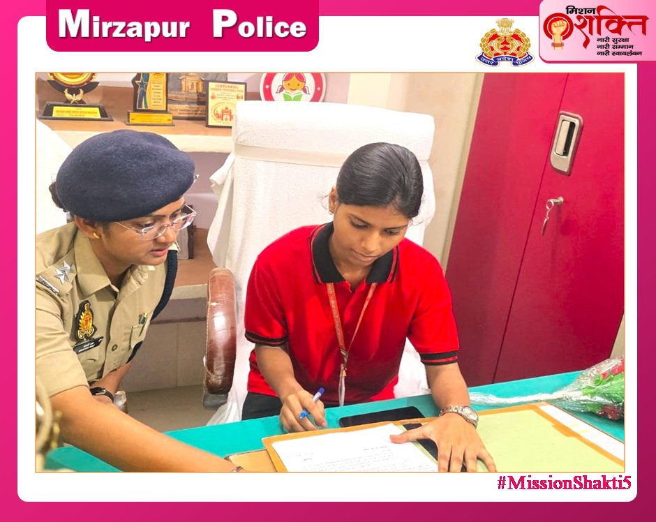 mirzapurpolice's tweet photo. #सोमेन_बर्मा #SSP_Mirzapur के निर्देशन मे #CO_Chunar पुलिस प्रशासन की एक युवा 12वीं की छात्रा द्वारा संभाली गयी कमान।एक दिवसीय क्षेत्राधिकारी चुनार का दायित्व ईशा साहनी ने सफलतापूर्वक निभाया जोकि वर्तमान में राजकीय बालिका इण्टर कॉलेज चुनार छात्रा हैं।
#UPPolice #Mirzapur https://t.co/qXmhNQEaTf
