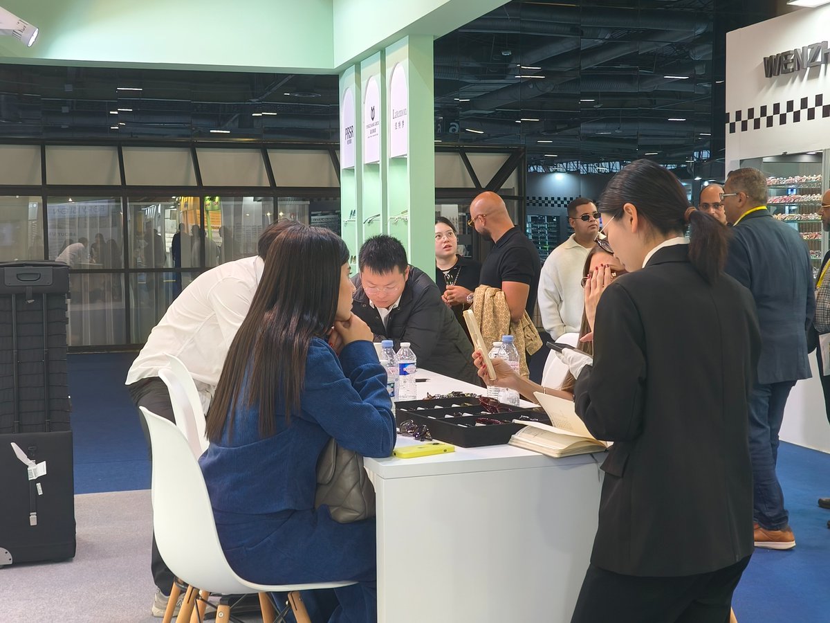 YINGCHANG_GROUP's tweet image. SILMO Paris 2025 is coming to a perfect close! ✨
Our booth was very popular.
Thank you to everyone who stopped by and made this event such a success. 💙

See you at the next show!

#SILMOParis #EyewearTrends #OpticalIndustry #chinafactory #eyewearmanufacture #Parisfashio