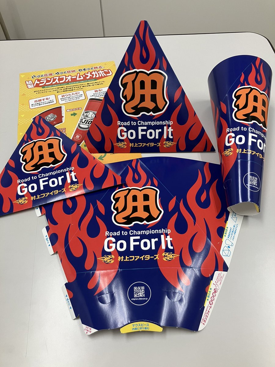 Fujioffset_Pr's tweet photo. 📣トランスフォームメガホン📣 少年野球チーム 村上ファイターズ さまにご採用いただきました！
応援して！📣 畳んで��📄 飾って！🏠 そしてまたメガホンに変身✨
がんばれ！ 村上ファイターズ！ 💪⚾
#メガホン #村上ファイターズ #少年野球 #応援グッズ #変身メガホン https://t.co/BmiCcSufBe