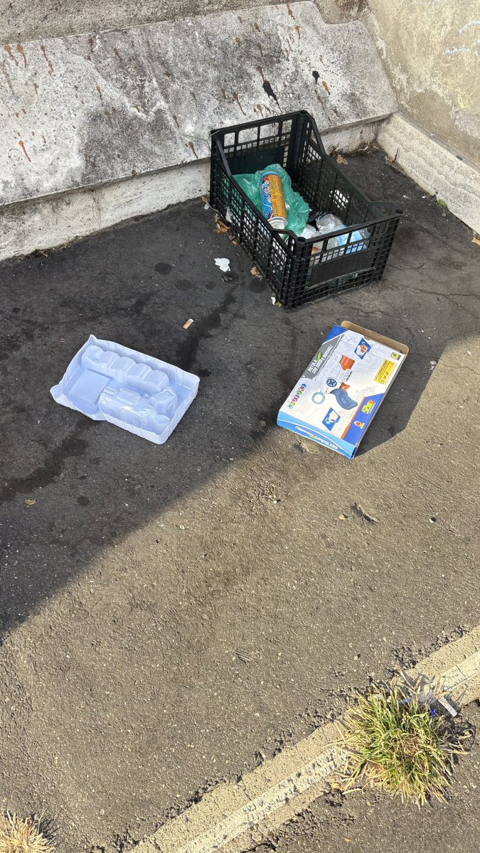 #Roma #VillaBonelli #Portuense <a href="/FdIMunicipio_11/">FdI-AN Municipio XI</a> <a href="/FratelliRoma/">FdI Roma</a> 
Via Pasquale Baffi . Ecco la prova che il degrado  porta degrado ...
<a href="/rep_roma/">Repubblica Roma</a> <a href="/corriereroma/">Corriere Roma</a> <a href="/romatoday/">Roma Today</a> <a href="/ErMejoSindaco/">La Roma di Gualtieri</a> <a href="/IlMsgitRoma/">IlMessaggeroitRoma</a> <a href="/tempoweb/">IL TEMPO</a> <a href="/TgrRaiLazio/">Tgr Rai Lazio</a> <a href="/Teleroma56/">Teleroma 56</a> <a href="/anderboz/">andrea bozzi</a> <a href="/Urloweb/">Urloweb</a> <a href="/TvTalk_Rai/">Tv Talk</a> <a href="/LaZanzaraR24/">La Zanzara</a>